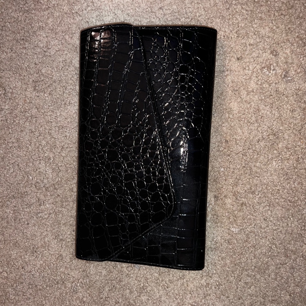 Black clutch